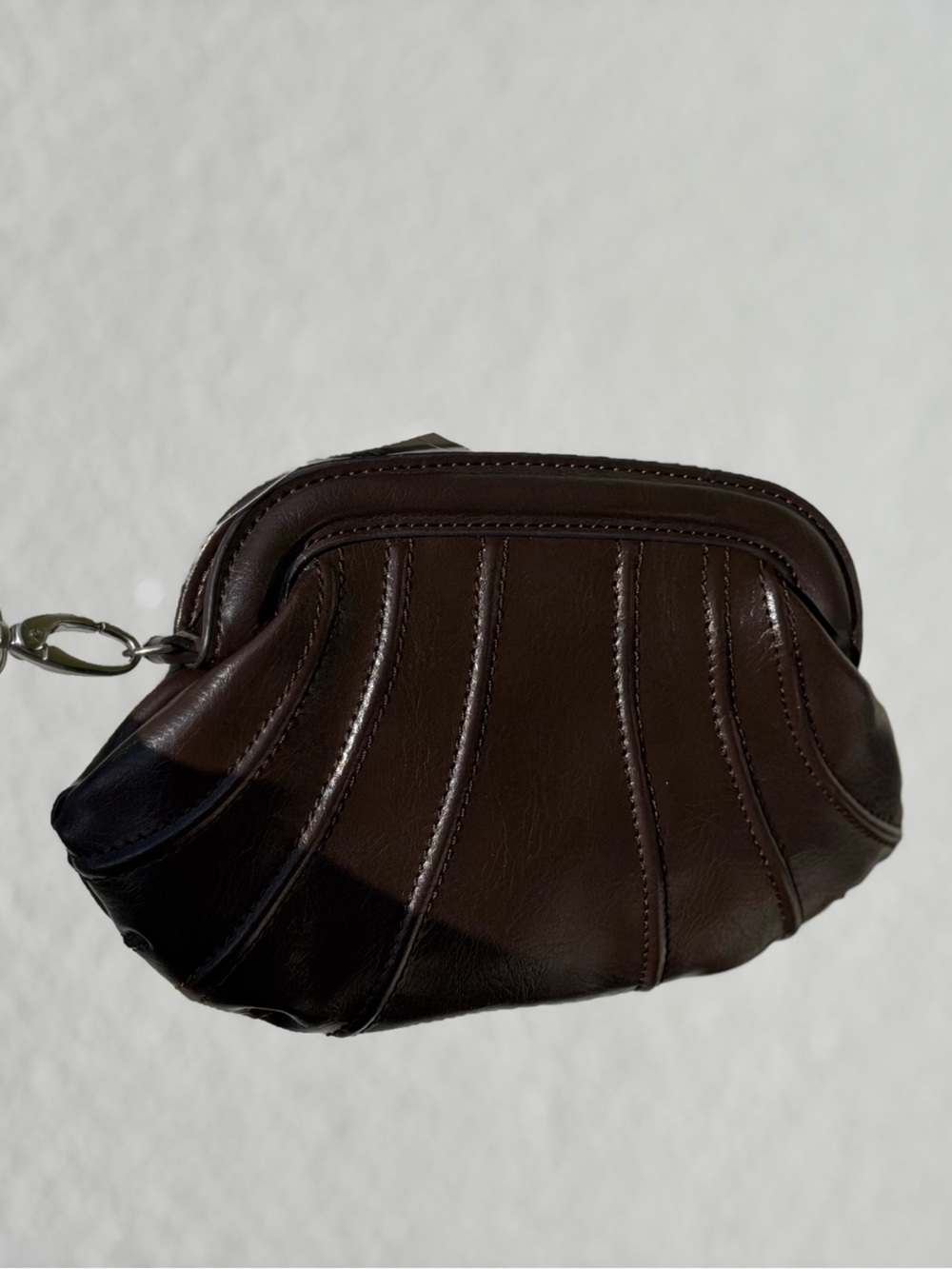 Chocolate Brown Shell Shaped Wristlet Vintage Liz Claiborne Pouch Old Stock - Picture 3 of 16